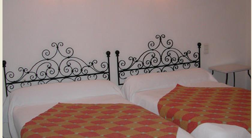 Отель Hôtel Restaurant du Midi