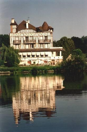 Отель Logis Hostellerie Saint Pierre