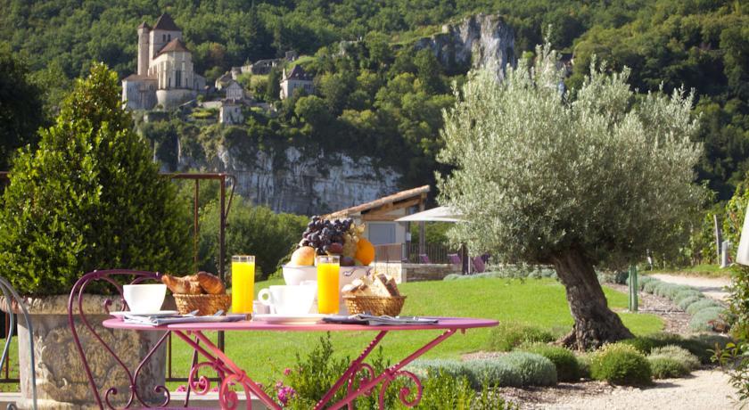 Отель Hôtel Le Saint Cirq