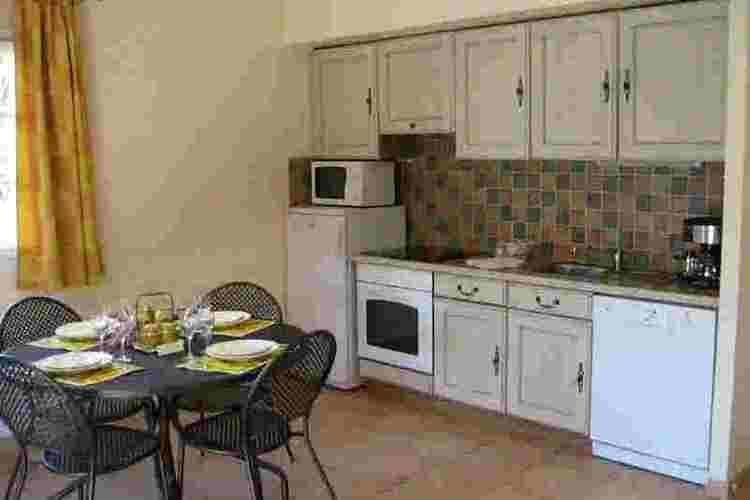 Апартаменты Holiday Home Escas Et Pountis Carros