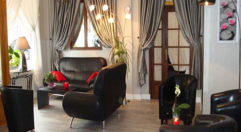 Отель Hotel Le Saint-Yves