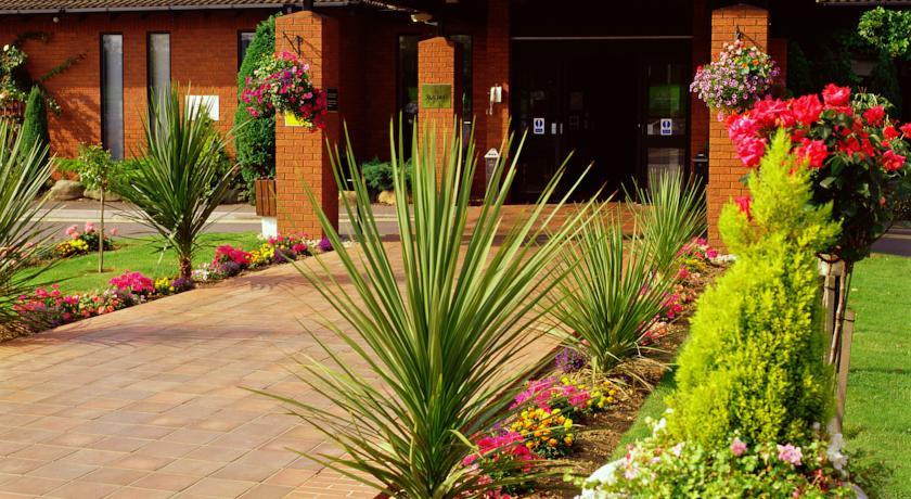 Отель Northampton Marriott Hotel