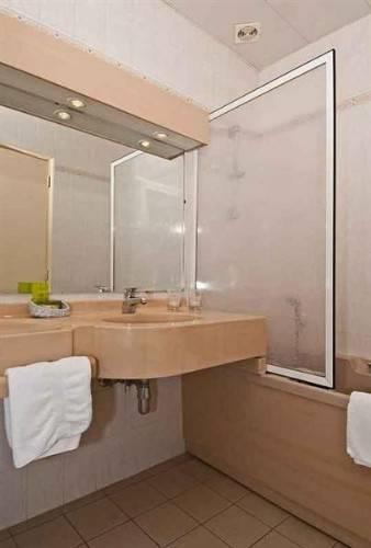 Отель Hotel Le Bussy