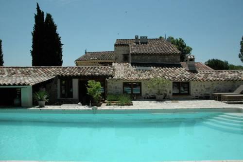 Отель Holiday Home Le Charme Provencal II