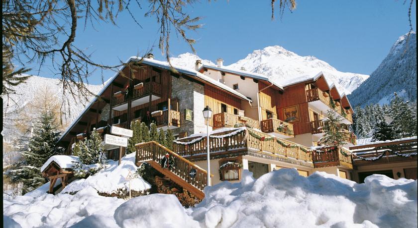 Отель Logis Hotel Les Airelles