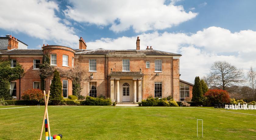 Отель Mercure Newbury Elcot Park Hotel