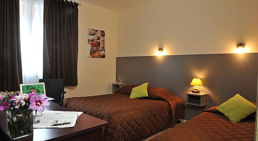 Отель Logis Hotel Le Prieure