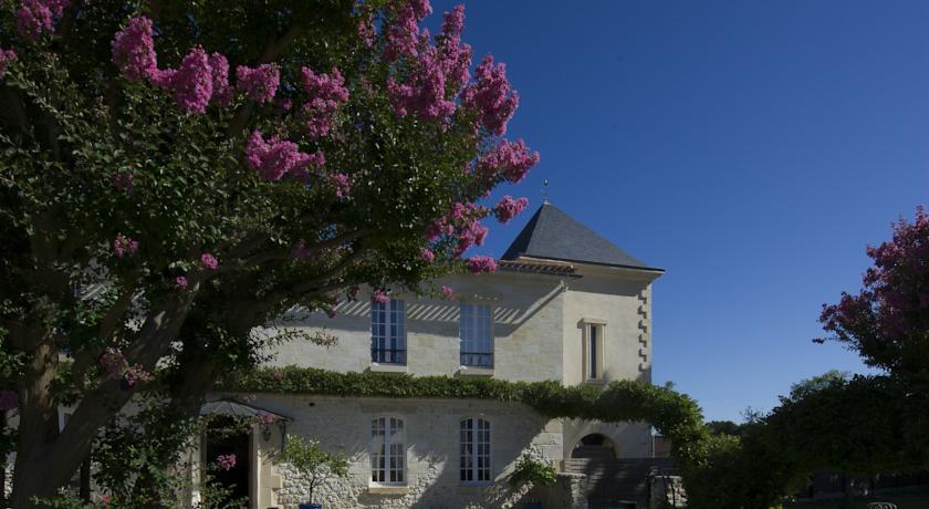 Отель Domaine de Larchey