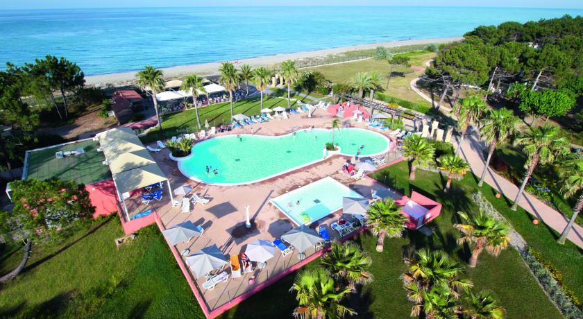 Отель Club Belambra Borgo Pineto