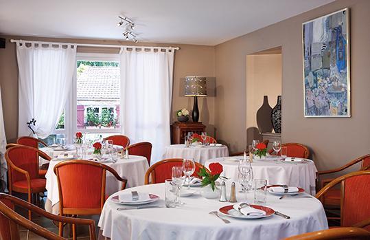 Отель Hôtel Les Fleurs