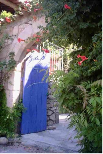 Гостевой дом Chambres d'Hôtes et Gîtes Le Mas Bleu & Spa Resort