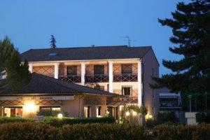 Отель Inter-Hotel Les Amandiers