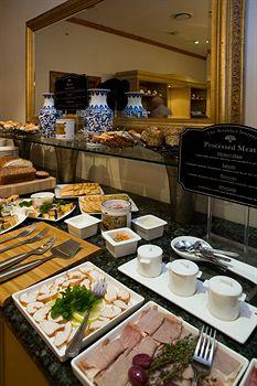 Отель Courtyard Suite Pretoria