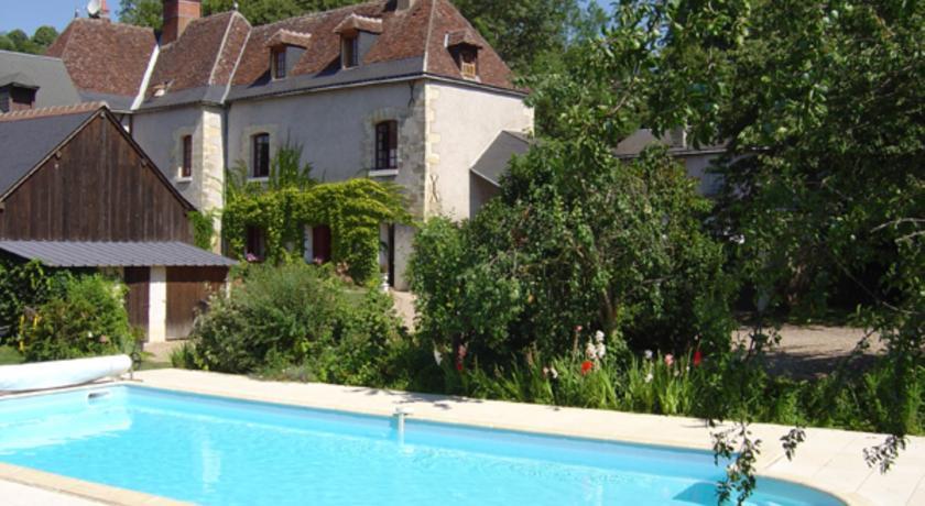 Мини-отель Chambre d'Hôtes Le Moulin des Landes