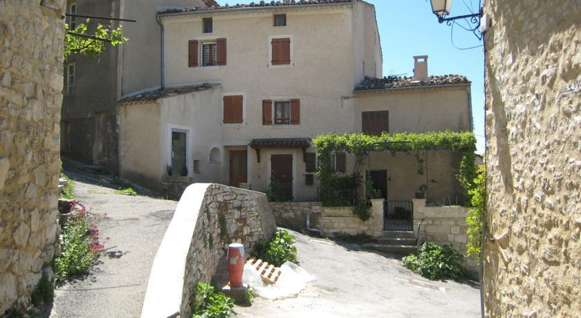 Апартаменты Holiday Home L Oustalet Caseneuve