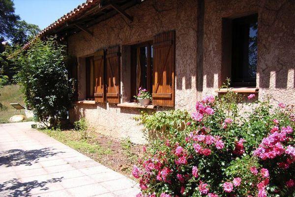 Отель Holiday Home Vezou Gavaudun