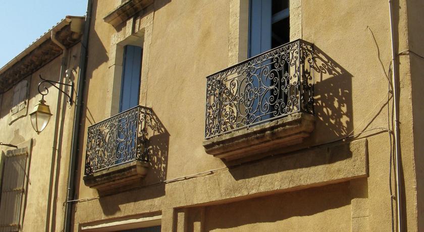 Апартаменты Holiday Home Au Coeur Du Languedoc Thezan Les Beziers