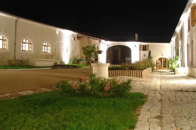 Апартаменты Apartment Le Coche Saint Preuil