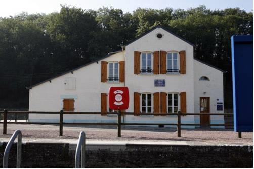 Отель Holiday Home Les Roseaux Tupigny