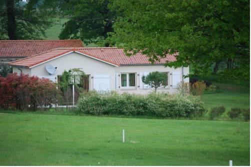 Апартаменты Holiday Home Creuse Saint Junien