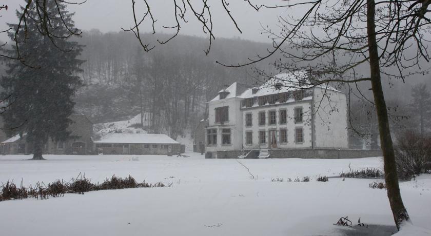 Отель Holiday Home Le Risdoux Vireuxwallerand