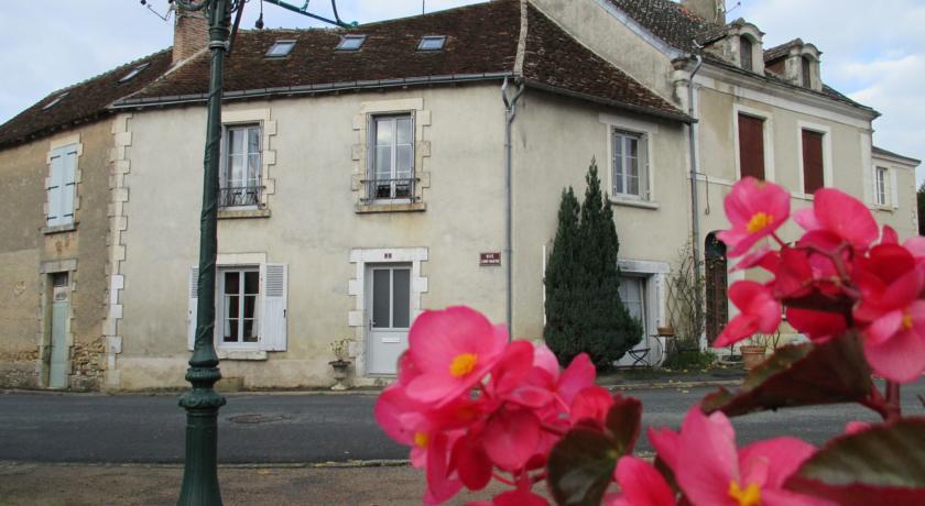 Отель Holiday Home Maison Du Bourg Concremiers