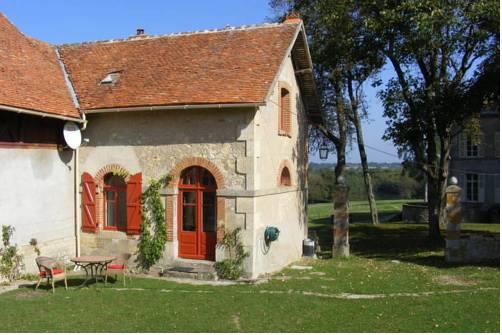Отель Holiday Home Les Deux Au Cour Au Chateau Neureux Lurcy Levis