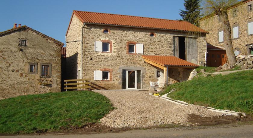 Отель Holiday Home La Feniere Saint Beauzire