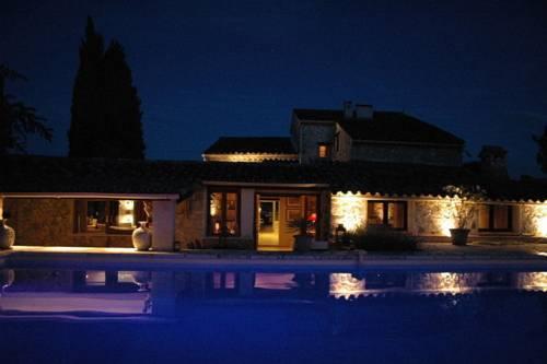 Отель Holiday Home Le Charme Provencal I