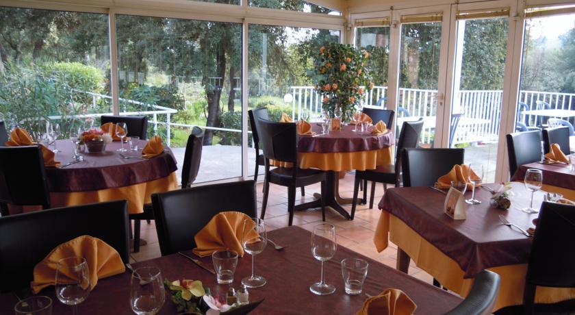 Отель Le Relais Des Lavandins