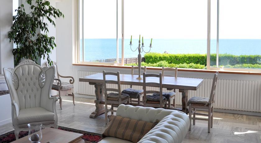 Мини-отель Chambres d'Hôtes Les Embruns