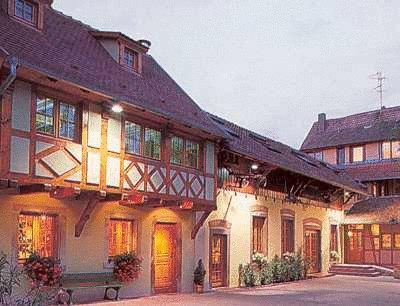 Отель Logis Hôtel Restaurant La Charrue