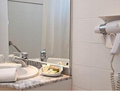 Отель Logis Hôtel l'Abricotine