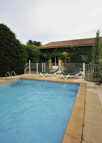 Отель Hôtel La Garrigue