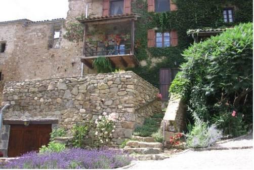 Апартаменты Holiday Home La Maison En Pierre Lavaudieu