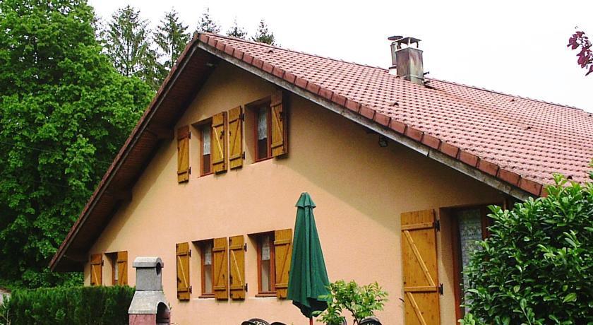 Апартаменты Holiday Home A L Oree Du Bois Le Menil