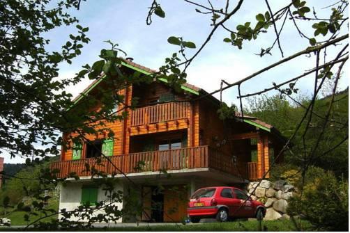 Отель Holiday Home Ecureuil Le Menil
