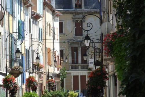 Отель Holiday Home Domaine Les Bains Escouloubrelesbains