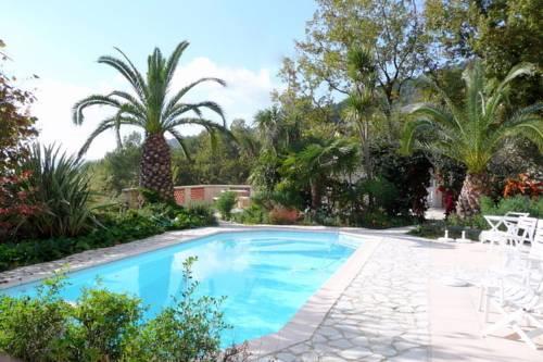 Апартаменты Holiday Home Mika Le Tignet