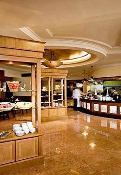 Отель Renaissance Kota Bharu Hotel