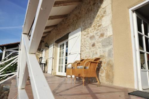 Апартаменты Holiday Home Pres De La Piscine Et Vue Lointaine Roussines