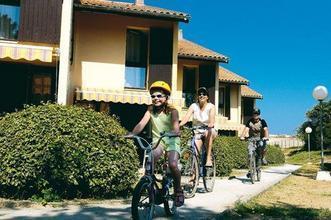 Апартаменты Holiday Home Les Chateaux Soulac Sur Mer III