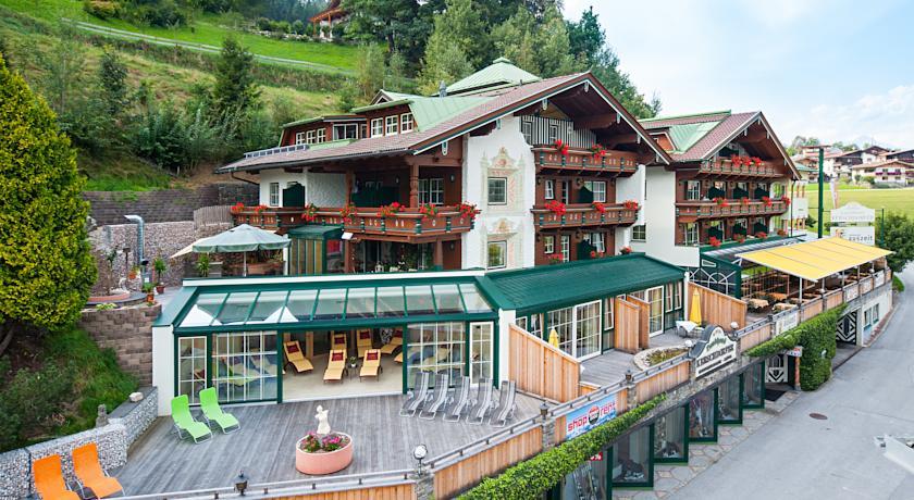 Отель Hotel Landhaus Kerschdorfer
