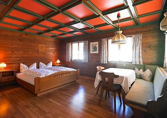 Мини-отель Hotel Garni Lodge Chesa Raetia