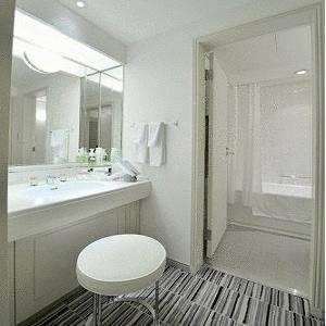 Отель Hotel Granvia Okayama