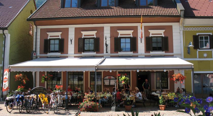 Отель Gasthof zum Goldenen Rössl