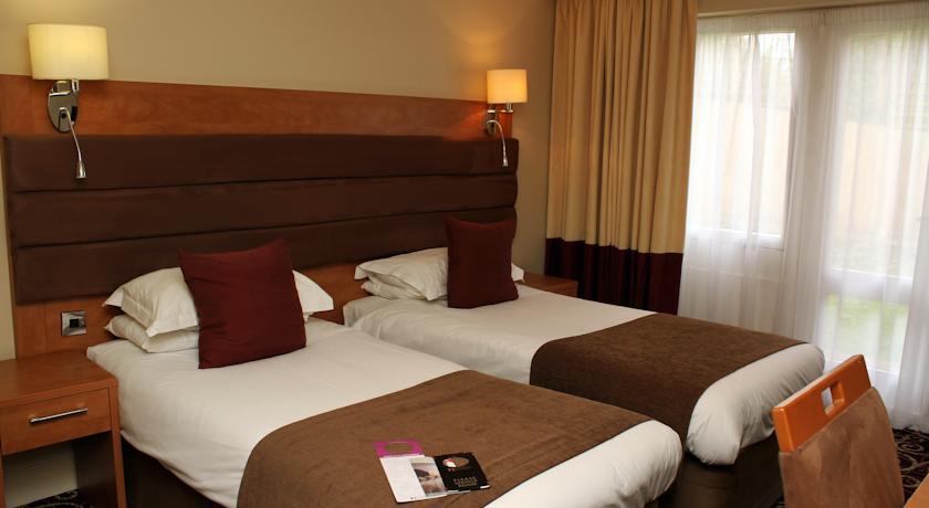 Отель The Legacy Rose & Crown Hotel