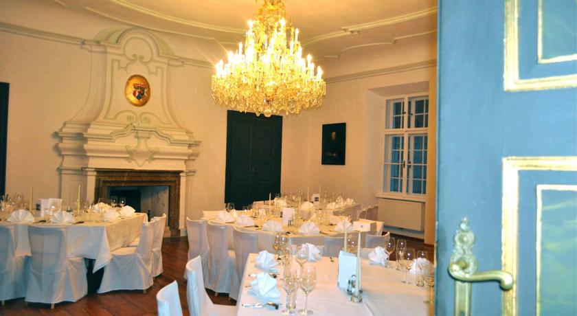 Отель Hotel Schloss Mailberg