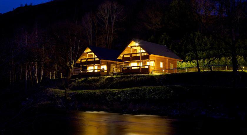 Отель Coed-Y-Glyn Log Cabins