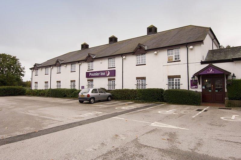 Отель Premier Inn Wirral (Greasby)